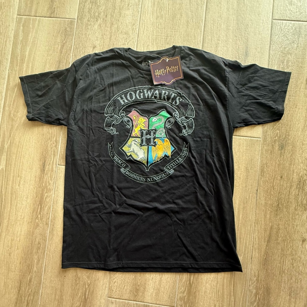 Harry Potter Warner Bros. Black Hogwarts T-Shirt NWT